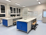 Stół laboratoryjny wyspowy 8-osobowy do szkolnej pracowni chemicznej