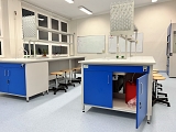 Stół laboratoryjny wyspowy 8-osobowy do pracowni chemicznej
