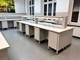 Stół laboratoryjny wyspowy dla 8 uczniów do szkolnej pracowni chemicznej