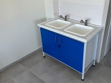 Laboratoryjne stanowisko do mycia dwukomorowe, blat ceramiczny.