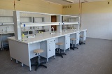 Stół laboratoryjny wyspowy uczniowski 8 stanowiskowy do szkolnej pracowni chemicznej