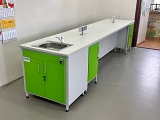 Stół wyspowy do pracowni chemicznej 10 osobowy w wersji bezpodłączeniowej